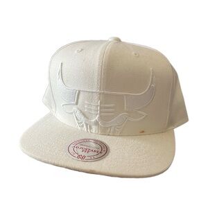 Chicago Bulls Mitchell and ness white snapback